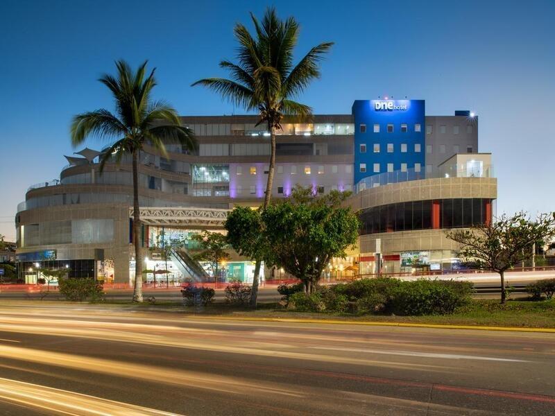 One Puerto Vallarta Aeropuerto Esterno foto