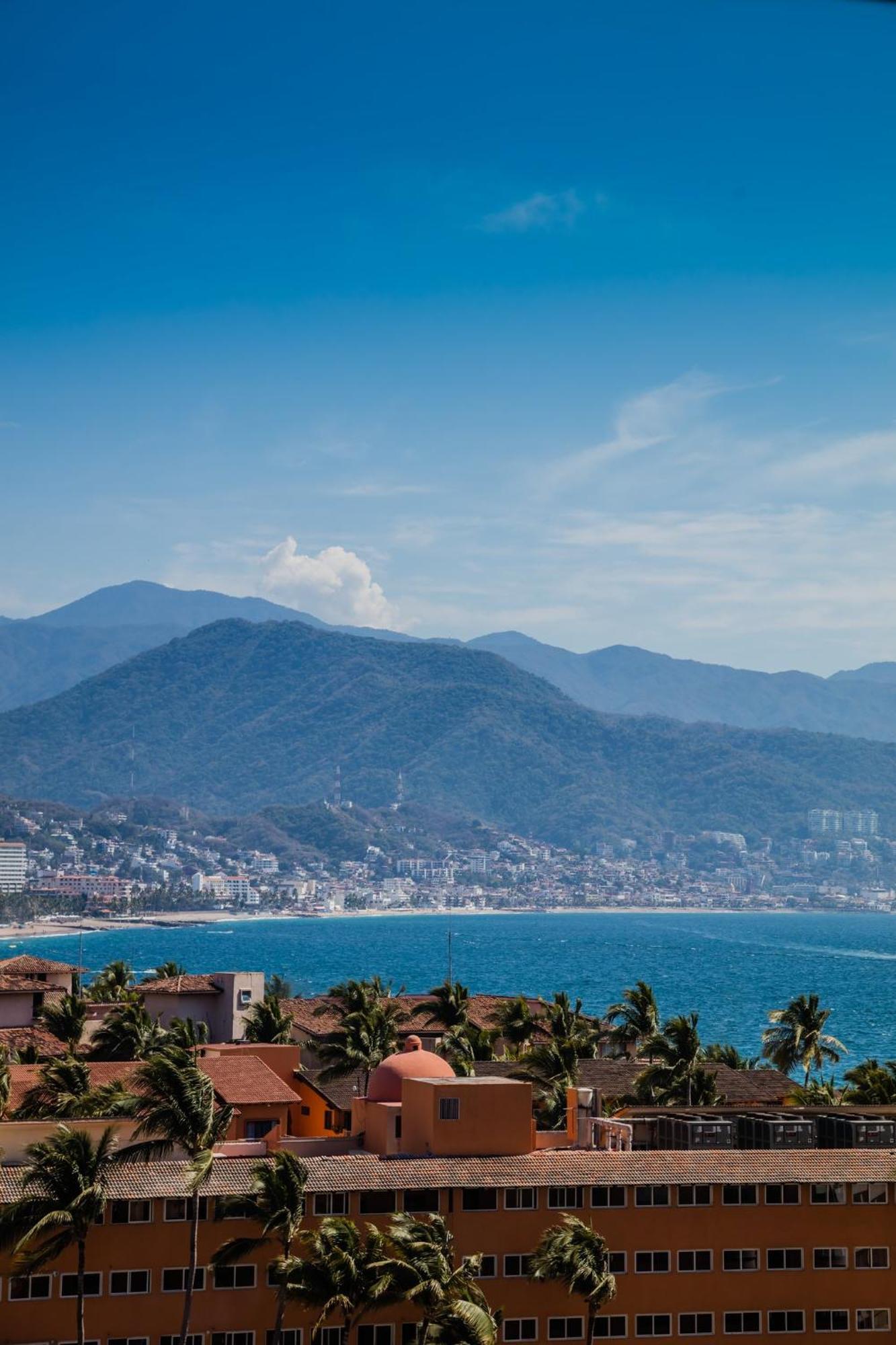 Hotel One Puerto Vallarta Aeropuerto Esterno foto