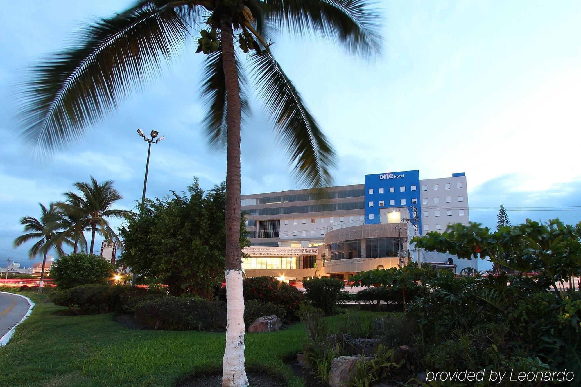 Hotel One Puerto Vallarta Aeropuerto Esterno foto