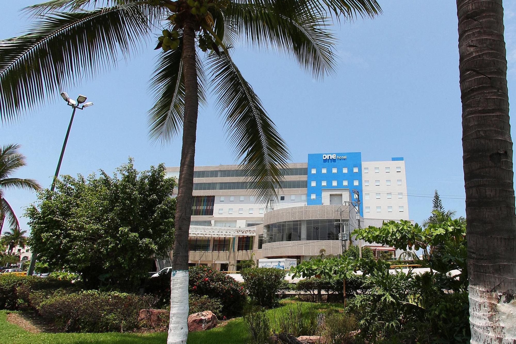 Hotel One Puerto Vallarta Aeropuerto Esterno foto