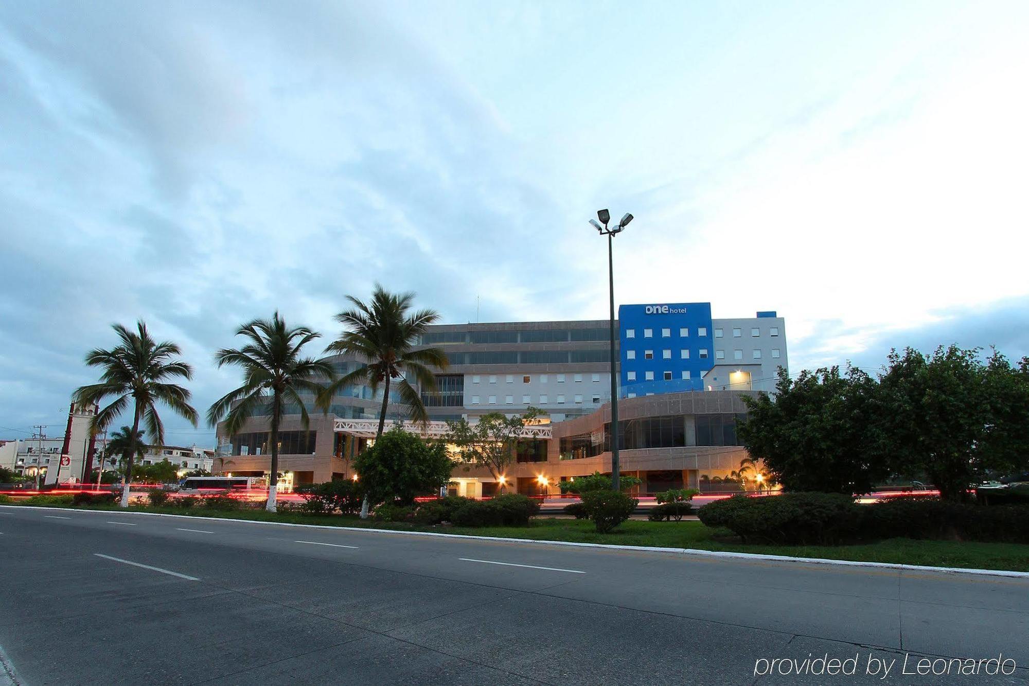 Hotel One Puerto Vallarta Aeropuerto Esterno foto