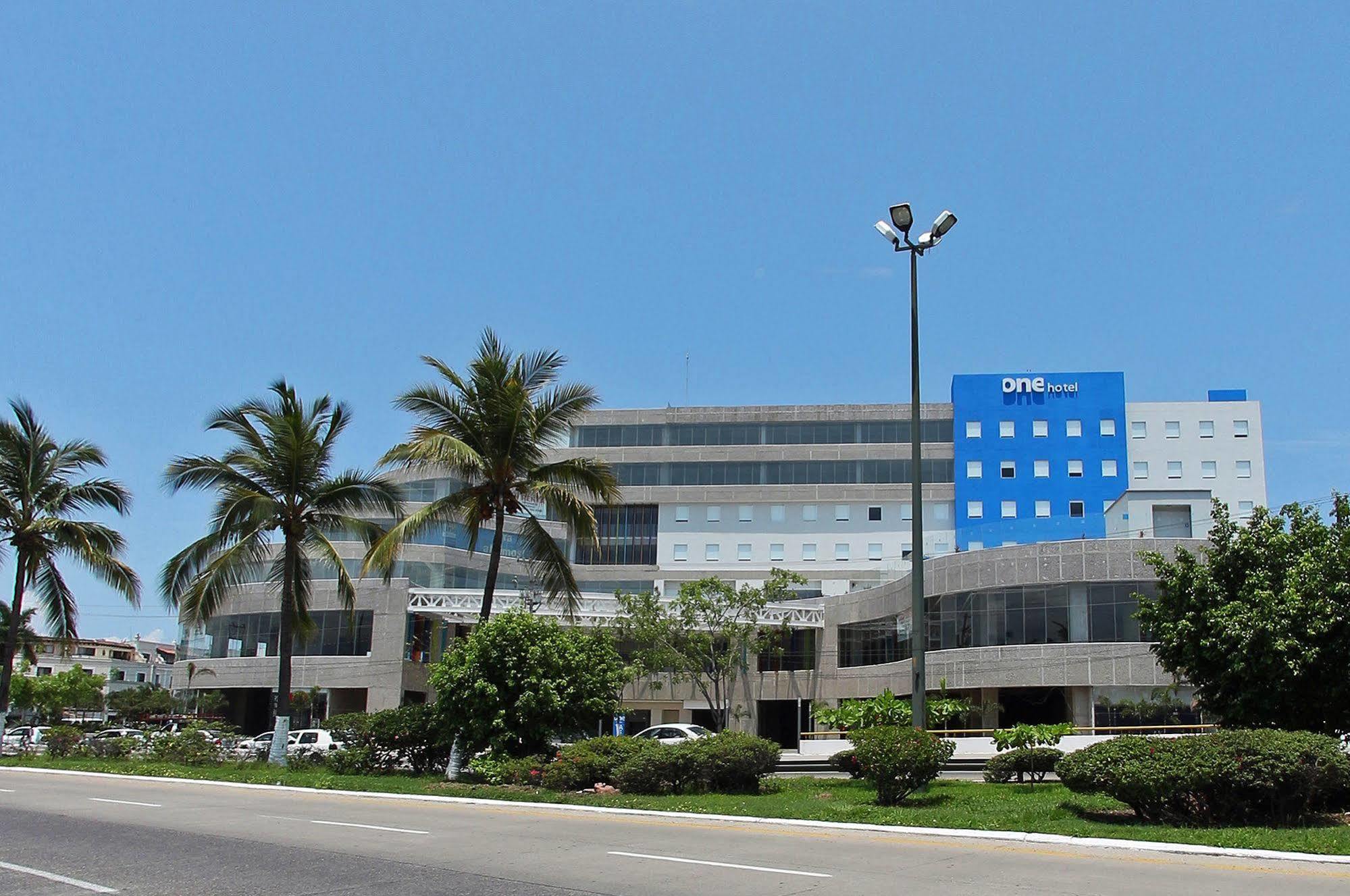 Hotel One Puerto Vallarta Aeropuerto Esterno foto